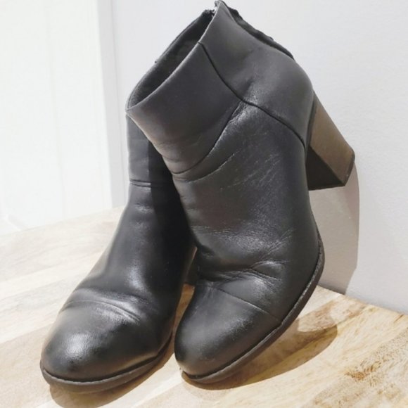 Clark's Enfield Tess Black Ankle Leather Boots - Picture 4 of 17